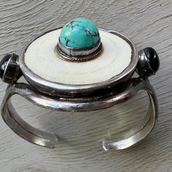 Sold! Vintage Artisan Silver-Tone Cuff Bracelet Turquoise Black Obsidian Bone - Picture 10 of 15